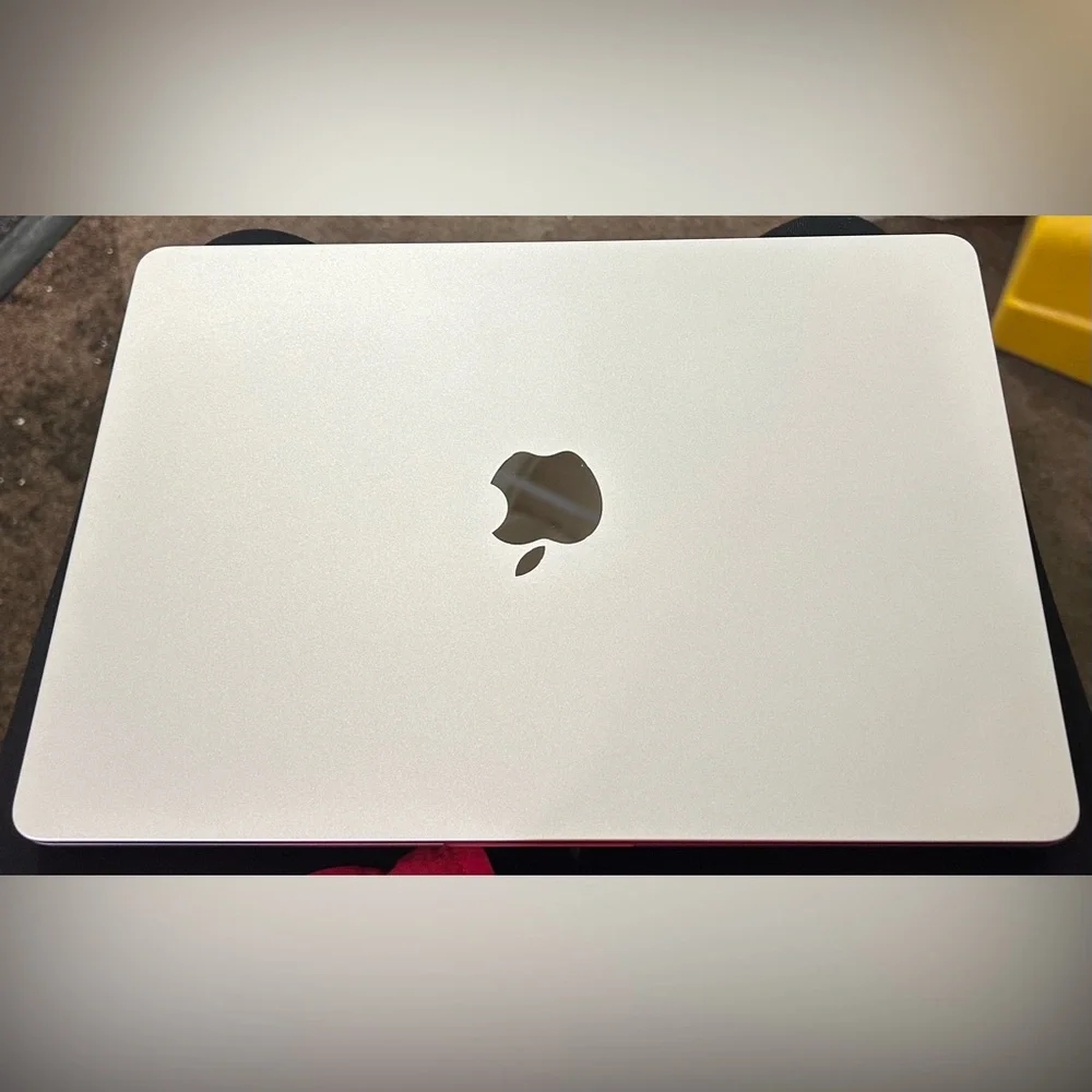 Apple MacBook Air 13” M2 (2022)